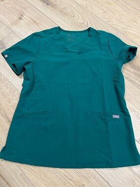 Figs Short Sleeve V-Neck Scrub Top in Teal